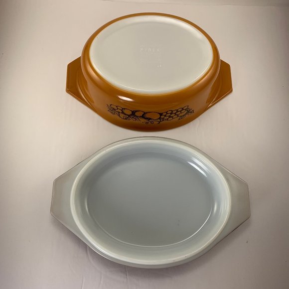 Pyrex Old Orchard Casserole w/ Lid 043 - 1 1/2 Qt